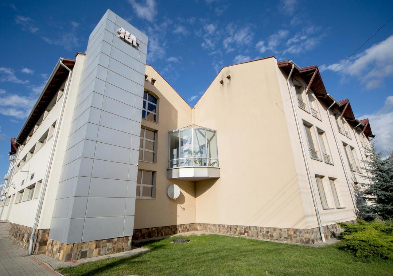 Hotel Atrium Tirgu Secuiesc Exterior photo