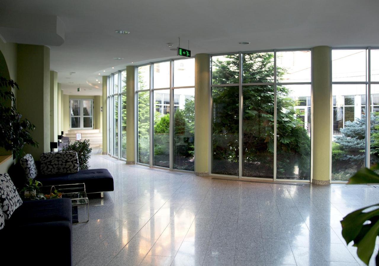 Hotel Atrium Tirgu Secuiesc Exterior photo