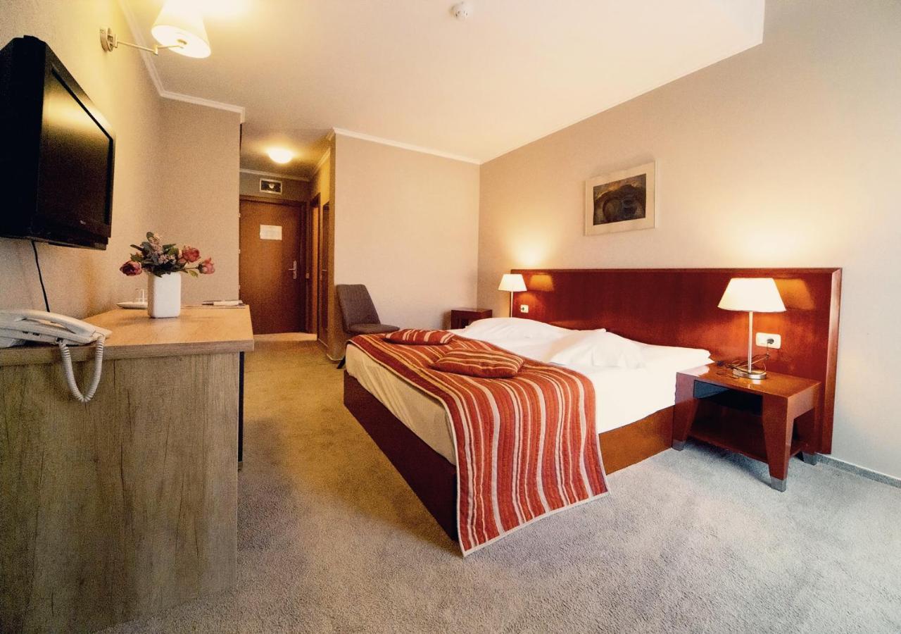 Hotel Atrium Tirgu Secuiesc Exterior photo