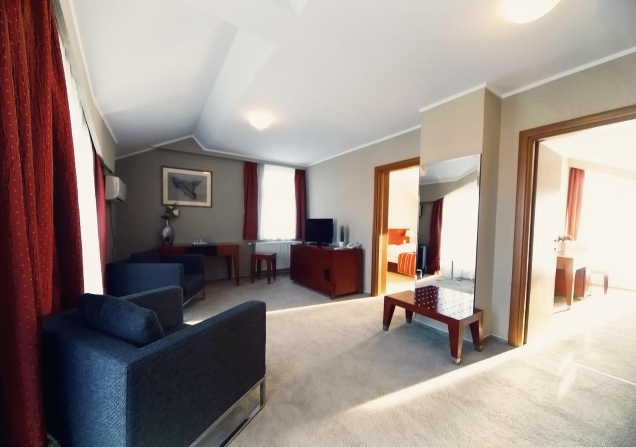 Hotel Atrium Tirgu Secuiesc Exterior photo