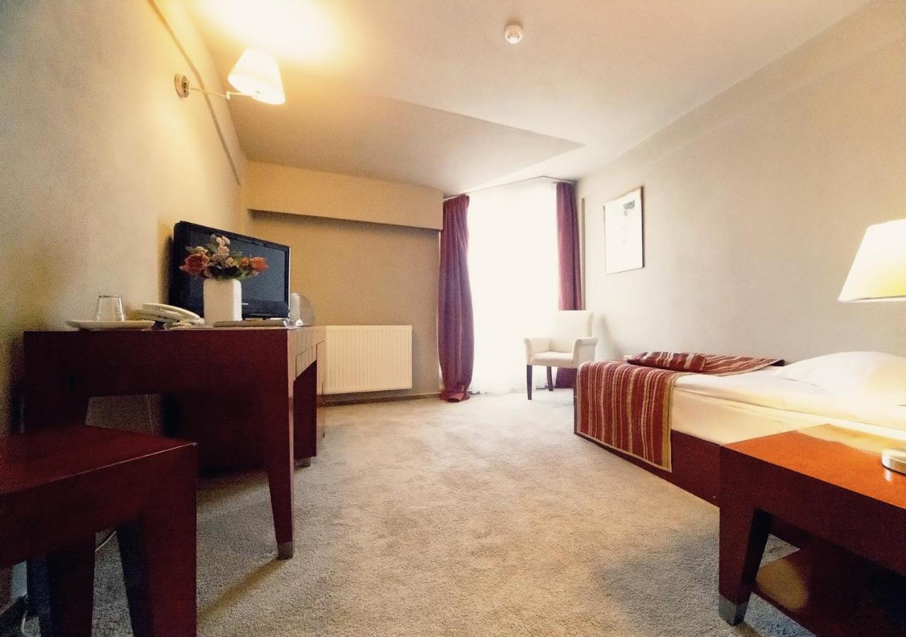 Hotel Atrium Tirgu Secuiesc Exterior photo