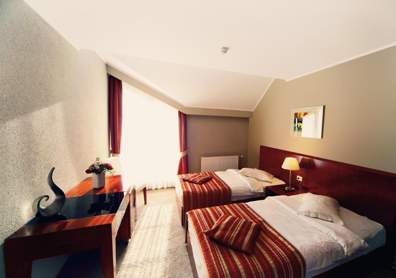 Hotel Atrium Tirgu Secuiesc Exterior photo