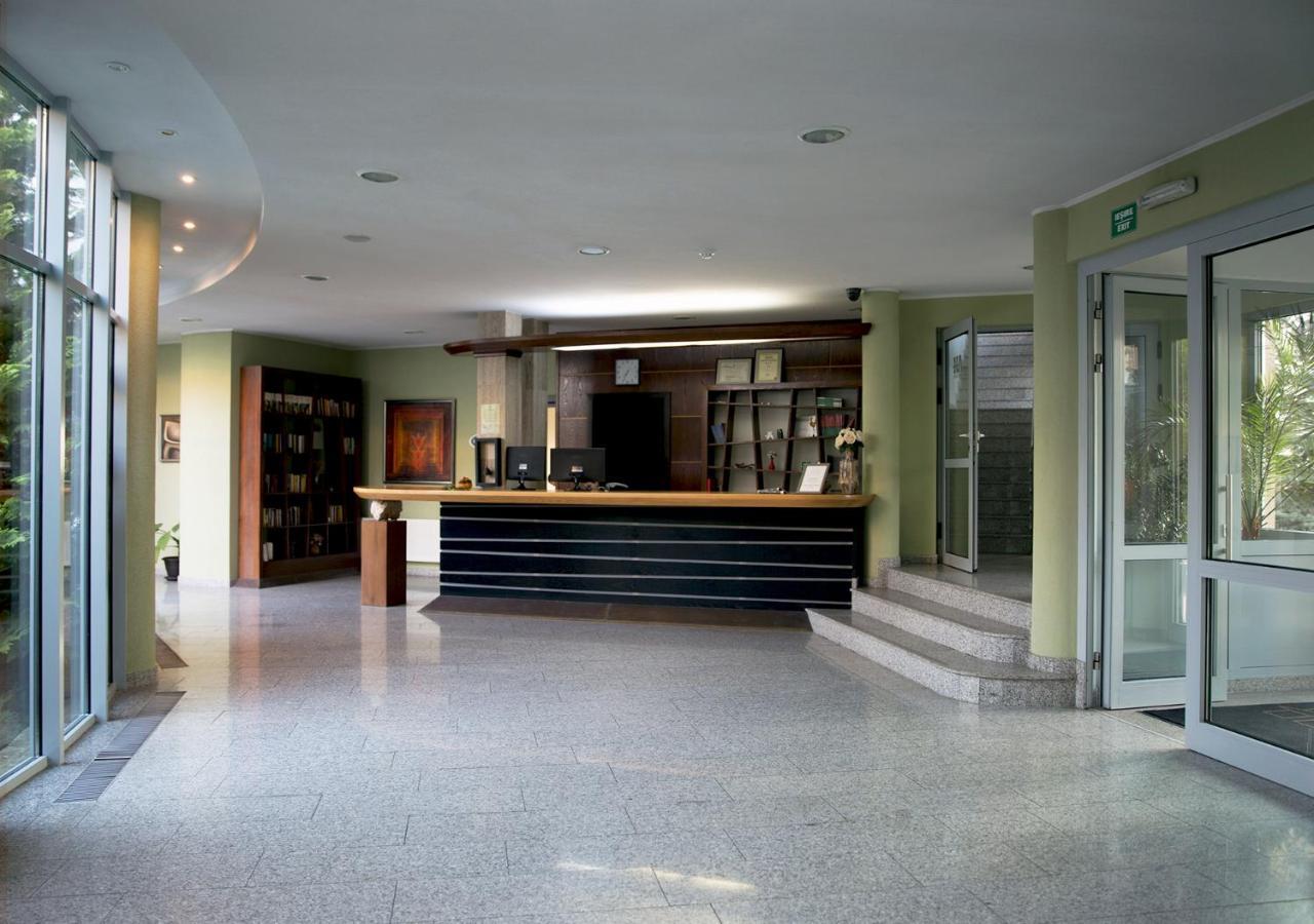 Hotel Atrium Tirgu Secuiesc Exterior photo