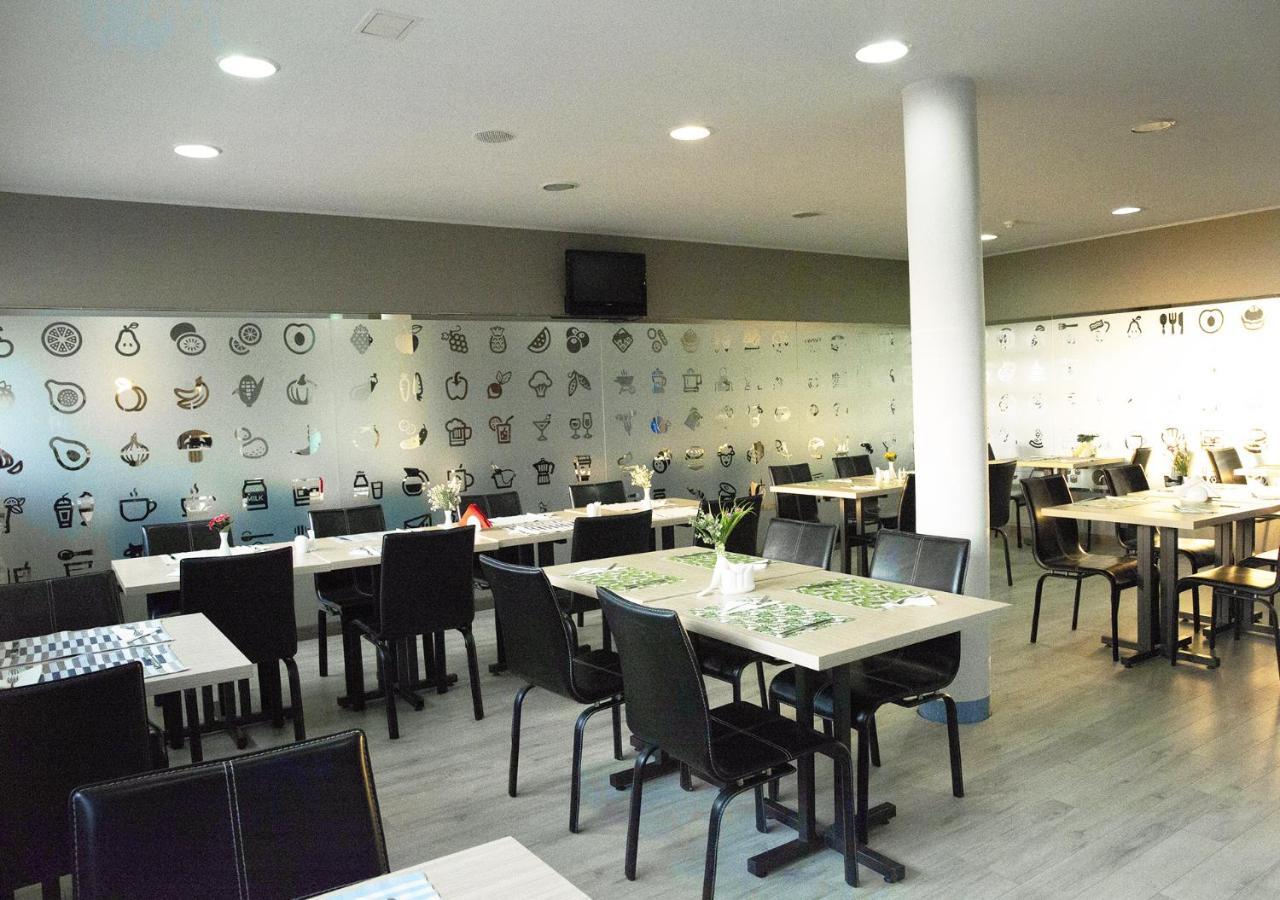 Hotel Atrium Tirgu Secuiesc Exterior photo