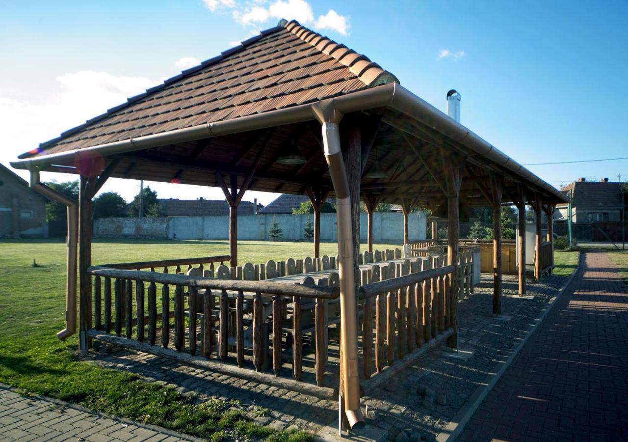 Hotel Atrium Tirgu Secuiesc Exterior photo
